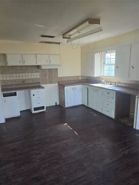 164 Broken Arrow, Comanche, TX 76442 photo 3
