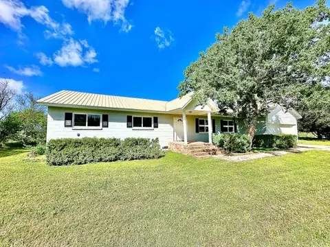 380 King Dr, Victoria, TX 77904