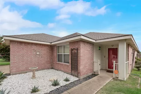 211 Blue Roan Dr, Waxahachie, TX 75165
