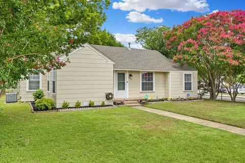 840 Roosevelt St, Arlington, TX 76011