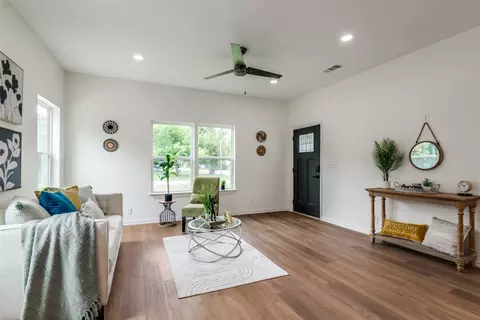 Living - 708 E Brin St, Terrell, TX 75160 photo 1 of 3