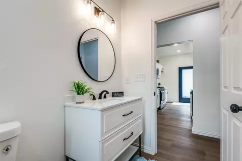 Bath - 708 E Brin St, Terrell, TX 75160 photo 1 of 5