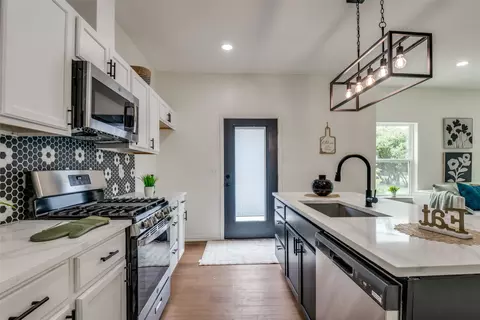 Kitchen - 708 E Brin St, Terrell, TX 75160 photo 4 of 5