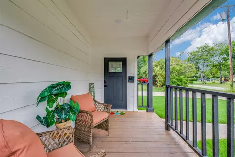 Exterior - 708 E Brin St, Terrell, TX 75160 photo 4 of 7