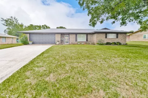 509 Whaley St, Bowie, TX 76230
