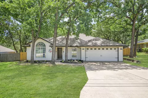 1112 Lakeview Dr, Azle, TX 76020