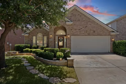 4353 Mountain Crest Dr, Fort Worth, TX 76123