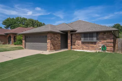 713 Sunrise Ct, Fort Worth, TX 76120