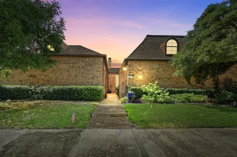 3222 Stonehenge Ln, Carrollton, TX 75006