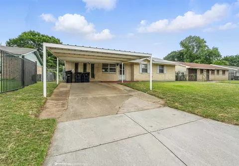 3825 Carey St, Fort Worth, TX 76119