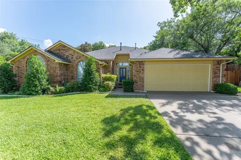 2713 Willowood Dr, Grapevine, TX 76051