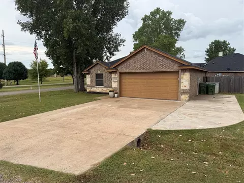 3810 Pine Cir, Granbury, TX 76048