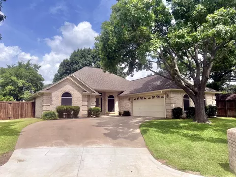 6709 Hickory Place Ct, North Richland Hills, TX 76182