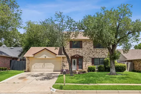 7821 Castillo Rd, Fort Worth, TX 76112