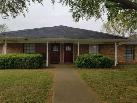 2804 Springhaven Ct, Bedford, TX 76021