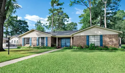 9826 High Point Dr, Shreveport, LA 71106