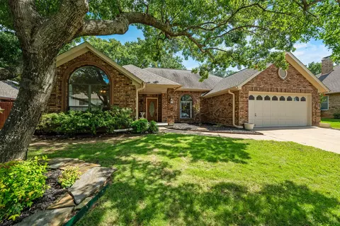 6890 Rolling Ridge Dr, North Richland Hills, TX 76182