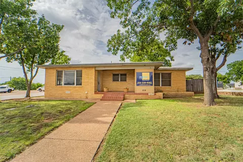 514 W Walker St, Breckenridge, TX 76424