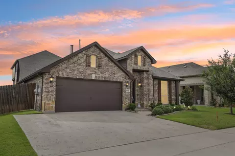 8704 White Rock Ln, Lantana, TX 76226