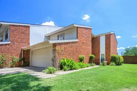 2946 Woodcroft Cir, Carrollton, TX 75006