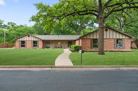 532 Holder Dr, Hurst, TX 76053