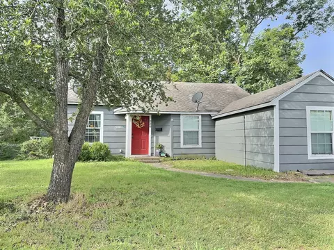 220 Evans Ave, Bonham, TX 75418
