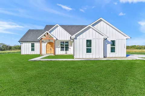 1220 County Road 4045, Savoy, TX 75479