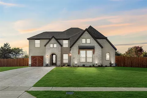 643 Crystal Lake Ln, Red Oak, TX 75154