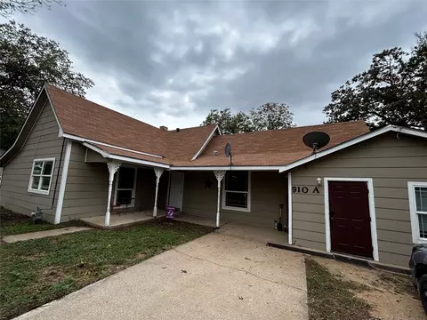 910 W Long St, Stephenville, TX 76401