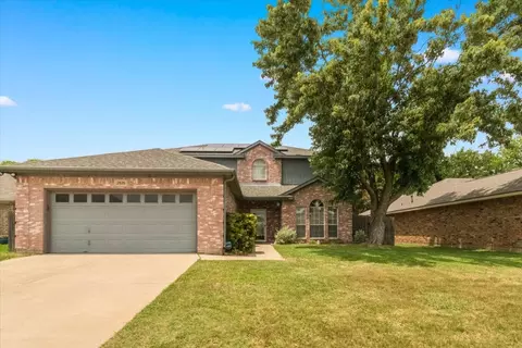 2826 Garden Oaks Pl, Grand Prairie, TX 75052