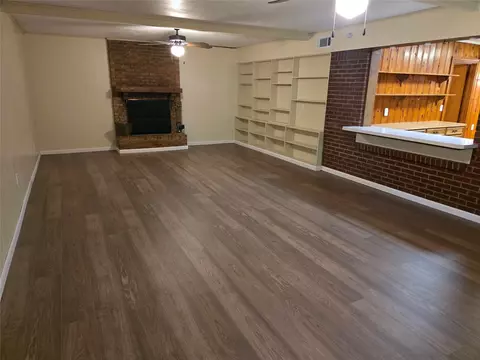Living - 713 NW 10th St, Springhill, LA 71075 photo 5 of 5