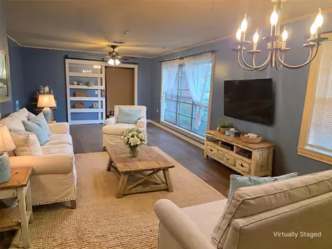 Living - 713 NW 10th St, Springhill, LA 71075 photo 1 of 5