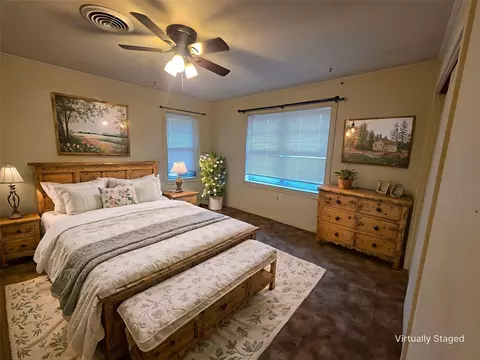Bedroom - 713 NW 10th St, Springhill, LA 71075 photo 2 of 3