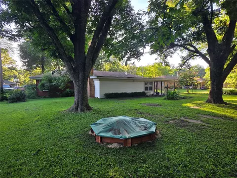 Exterior - 713 NW 10th St, Springhill, LA 71075 photo 3 of 5