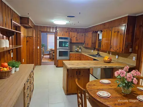 Kitchen - 713 NW 10th St, Springhill, LA 71075 photo 1 of 4