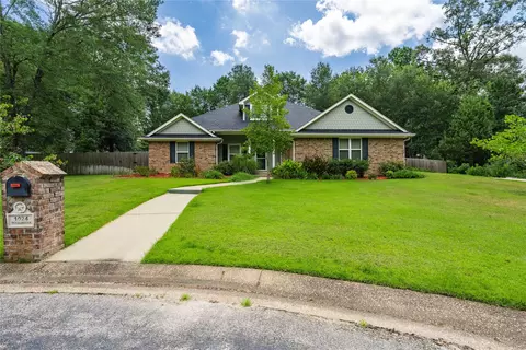1024 Pebblebrook Ct, Chandler, TX 75758
