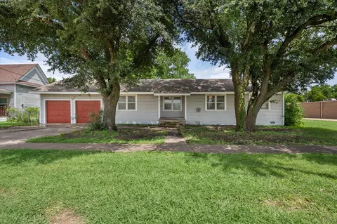 301 W 5th St, Ferris, TX 75125