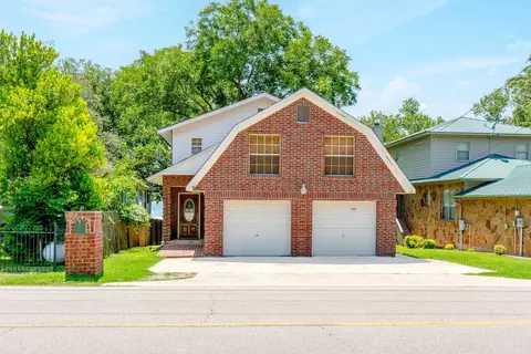 1437 E Lake Dr, Weatherford, TX 76087