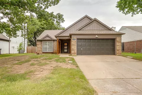 2620 Coldstream Dr, Fort Worth, TX 76123