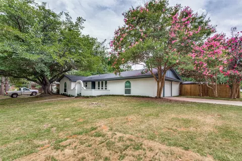 1109 Sherwood Dr, Bedford, TX 76022