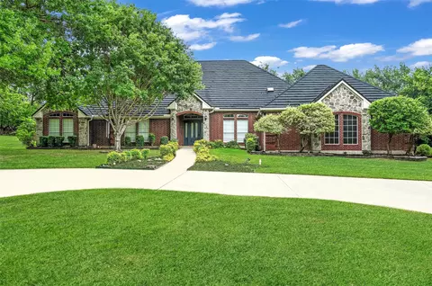 146 River Run Dr, Azle, TX 76020