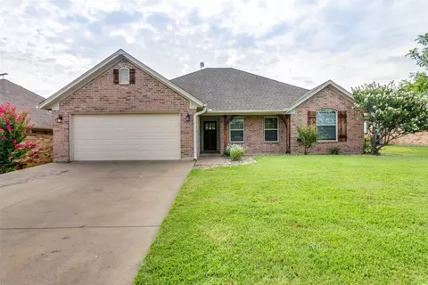1011 Shelly Dr, Cleburne, TX 76031