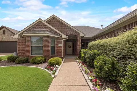 7513 Bunker Ct, Benbrook, TX 76126
