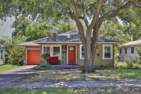 4505 Stadium Dr, Fort Worth, TX 76133