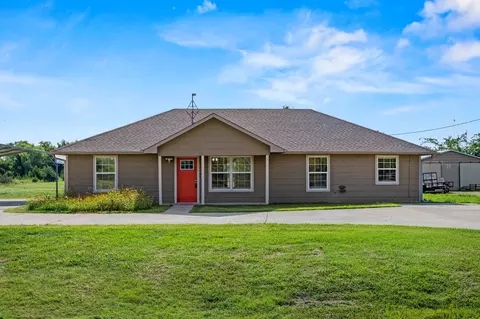 818 N Main St, Dodd City, TX 75438