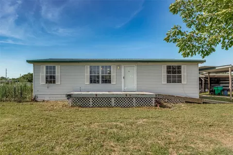 289 Winding River Cir, Farmersville, TX 75442