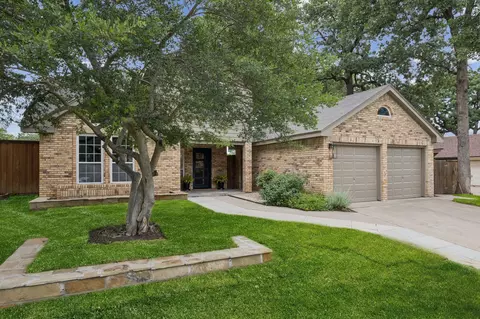 511 Holliday Ln, Euless, TX 76039 photo 2