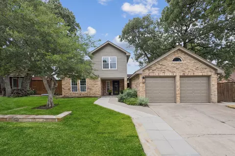 511 Holliday Ln, Euless, TX 76039
