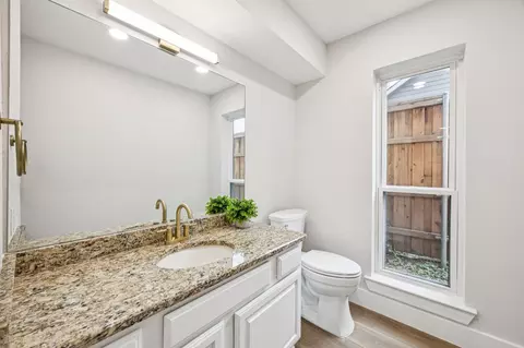 511 Holliday Ln, Euless, TX 76039 photo 12