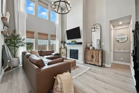 Living - 2408 Evans Rd, Corinth, TX 76210 photo 2 of 4